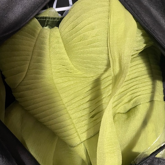 Green formal/prom dress with tie straps size 6 - Picture 2 of 8